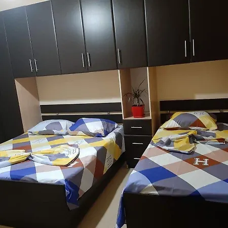 Hotel Tre Shqiponjat Velipoje 3*
