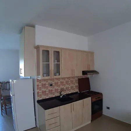 Hotel Tre Shqiponjat Velipoje 3*